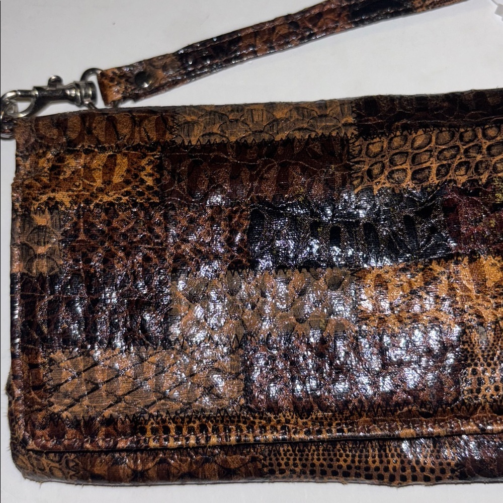 WALLET/ WRISTLET FAUX LEATHER AND FAUX ANIMAL PRINT BUT HAS GREAT COLORED DESIGN - Picture 2 of 11